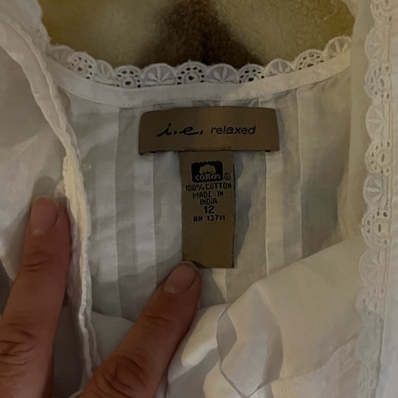 12 Live Relaxed white cotton button tank top - Picture 3 of 3